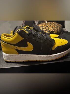 Nike Air Jordan 1 Low - Black and Yellow